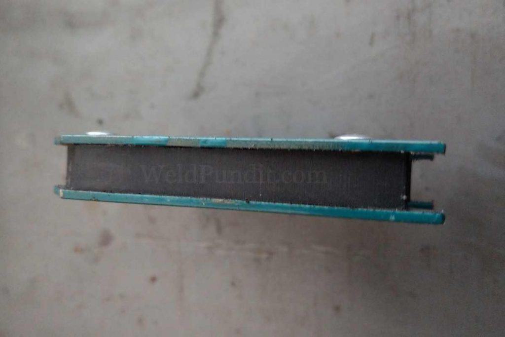 Side view of a welding magnet